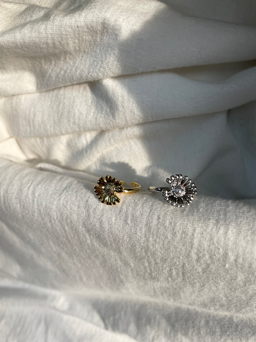 Gold and Silver Plated Daisy Flower Rings with Cubic Center