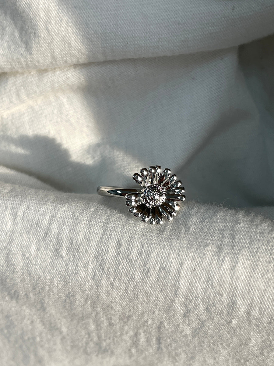 Gold and Silver Plated Daisy Flower Rings with Cubic Center