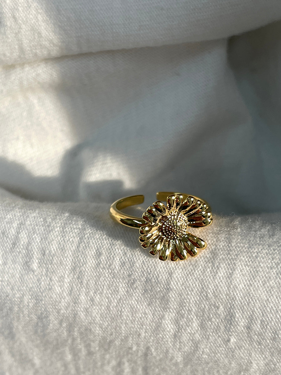 Gold and Silver Plated Daisy Flower Rings with Cubic Center